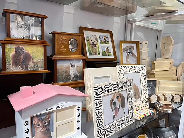 Explore The Diverse Materials And Designs Of Pet Urn Ashes