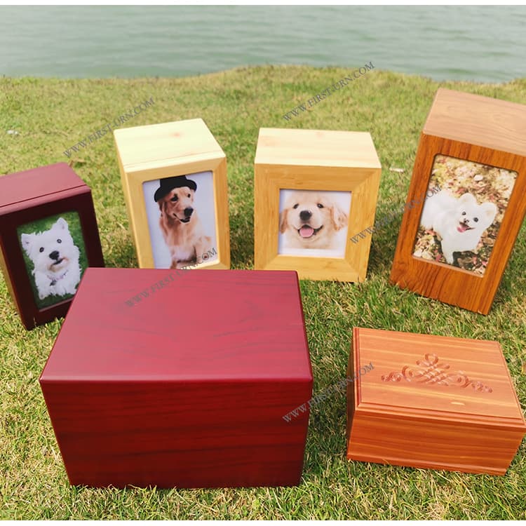 Five Advantages Of Small Wood Urn