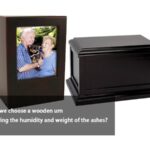 how do we choose a wooden urn considering the humidity and weight of the ashes