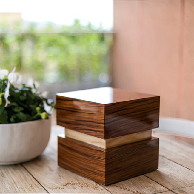 wooden cremation urn02