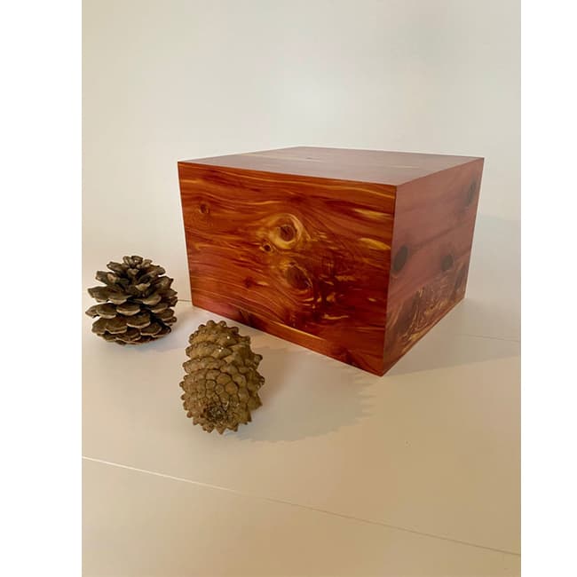 cedar cremaion urn (1)